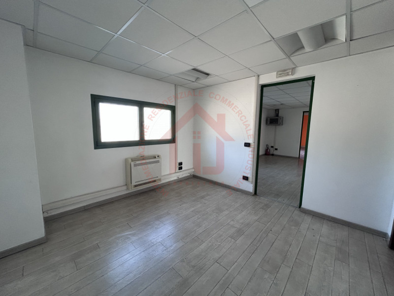 RIF: SR510 VICENZA - MONTEGALDA Proponiamo in locazione capannone produttivo (D/01) di 500 mq con...