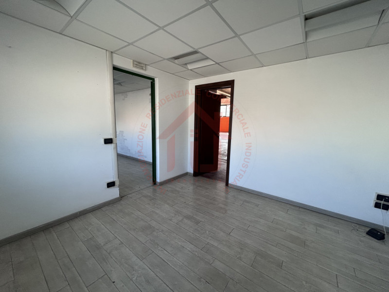 RIF: SR510 VICENZA - MONTEGALDA Proponiamo in locazione capannone produttivo (D/01) di 500 mq con...