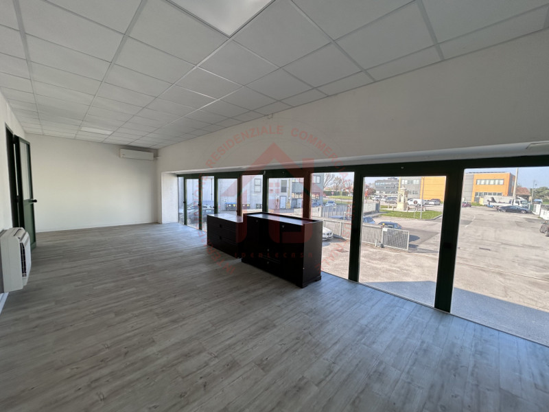 RIF: SR510 VICENZA - MONTEGALDA Proponiamo in locazione capannone produttivo (D/01) di 500 mq con...