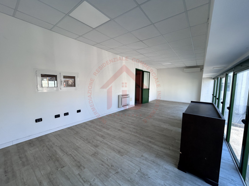 RIF: SR510 VICENZA - MONTEGALDA Proponiamo in locazione capannone produttivo (D/01) di 500 mq con...