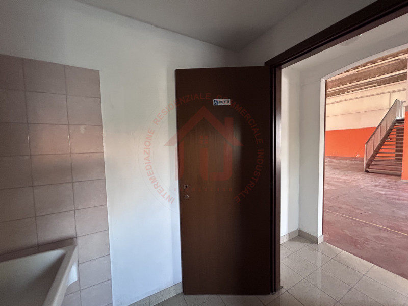 RIF: SR510 VICENZA - MONTEGALDA Proponiamo in locazione capannone produttivo (D/01) di 500 mq con...