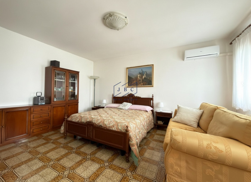 ORMELLE - (TV)
Proponiamo in esclusiva a Ormelle casa  bifamiliare degli anni '80 con superficie ...