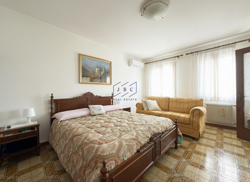 ORMELLE - (TV)
Proponiamo in esclusiva a Ormelle casa  bifamiliare degli anni '80 con superficie ...