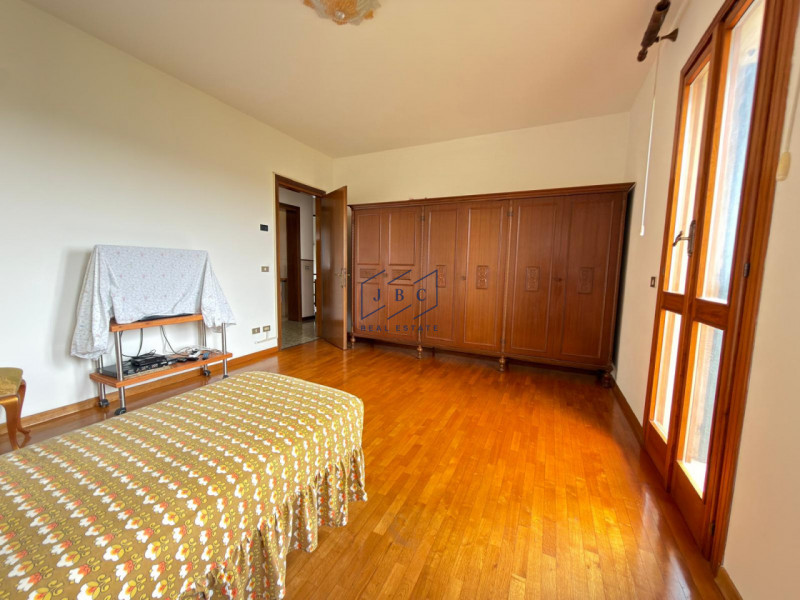 ORMELLE - (TV)
Proponiamo in esclusiva a Ormelle casa  bifamiliare degli anni '80 con superficie ...