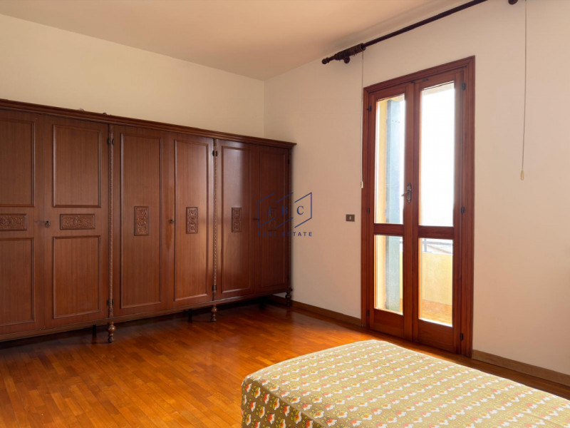 ORMELLE - (TV)
Proponiamo in esclusiva a Ormelle casa  bifamiliare degli anni '80 con superficie ...