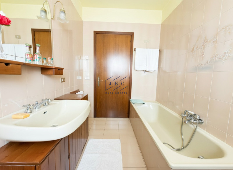 ORMELLE - (TV)
Proponiamo in esclusiva a Ormelle casa  bifamiliare degli anni '80 con superficie ...