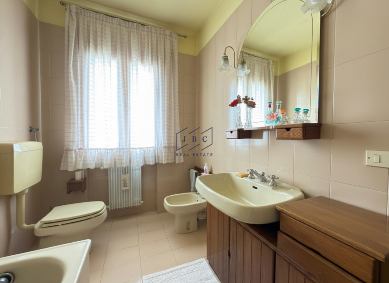 ORMELLE - (TV)
Proponiamo in esclusiva a Ormelle casa  bifamiliare degli anni '80 con superficie ...