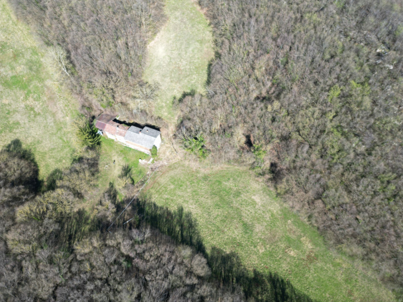 Barbarano Mossano (VI), ci troviamo nella zona di Mossano, Via Monti, dalla strada pubblica si pe...