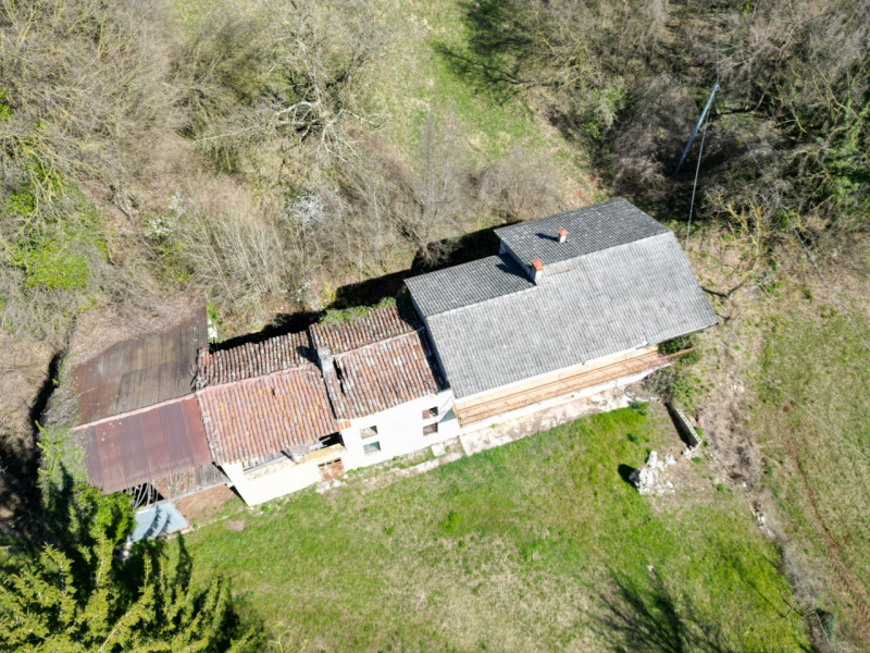 Barbarano Mossano (VI), ci troviamo nella zona di Mossano, Via Monti, dalla strada pubblica si pe...