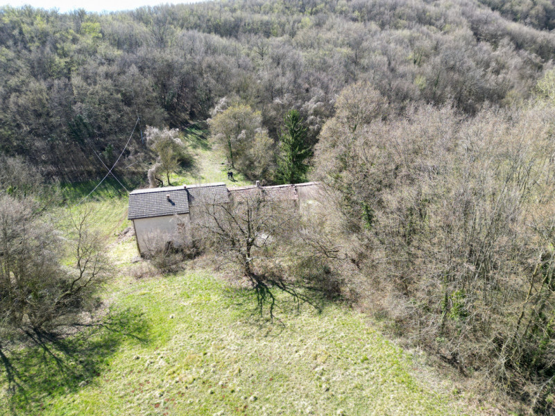 Barbarano Mossano (VI), ci troviamo nella zona di Mossano, Via Monti, dalla strada pubblica si pe...