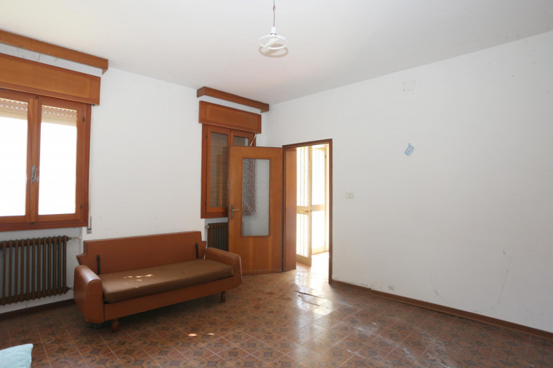 Barbarano Mossano (VI), ci troviamo nella zona di Mossano, Via Monti, dalla strada pubblica si pe...