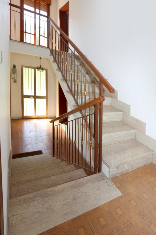 Barbarano Mossano (VI), ci troviamo nella zona di Mossano, Via Monti, dalla strada pubblica si pe...