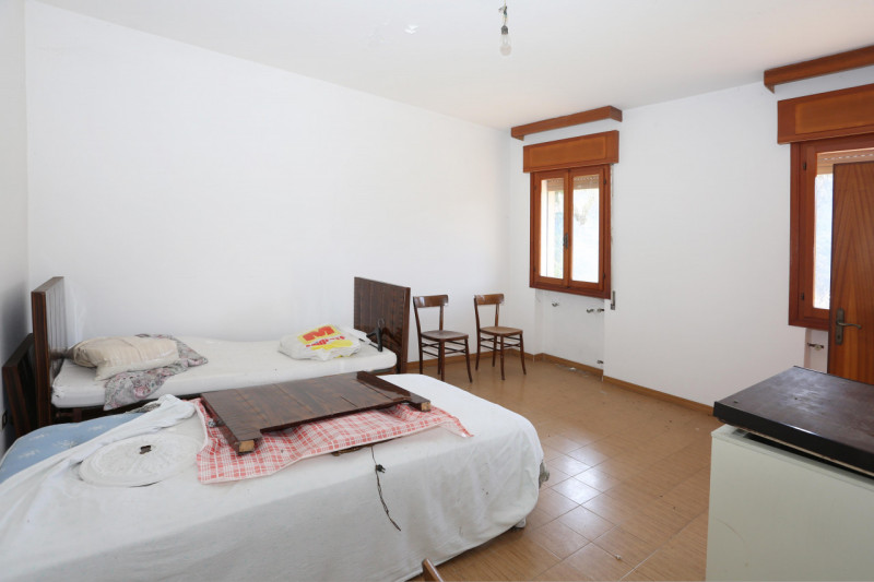 Barbarano Mossano (VI), ci troviamo nella zona di Mossano, Via Monti, dalla strada pubblica si pe...