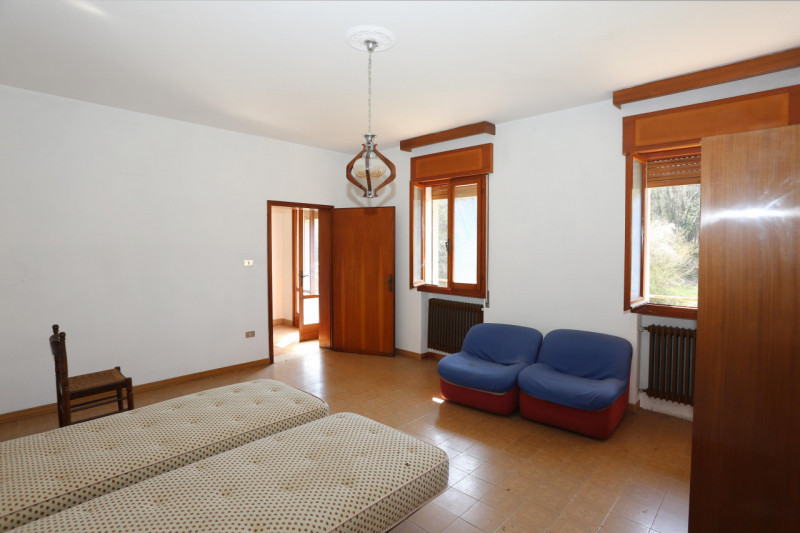 Barbarano Mossano (VI), ci troviamo nella zona di Mossano, Via Monti, dalla strada pubblica si pe...