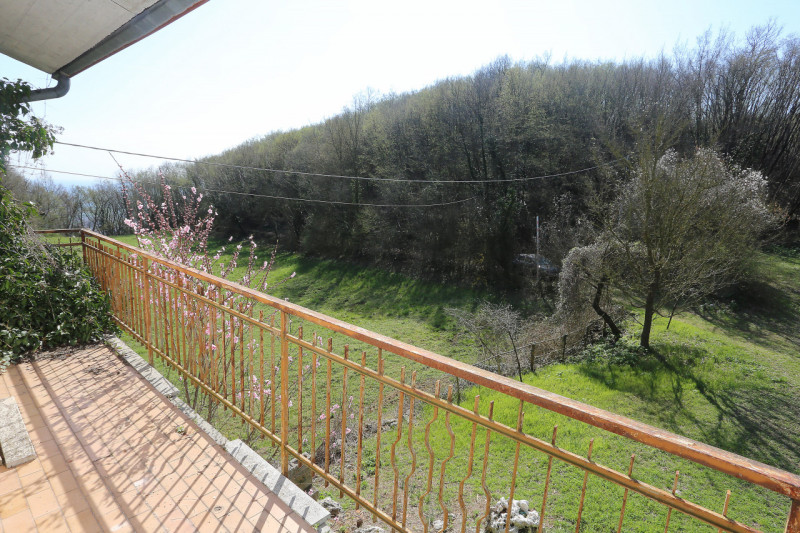 Barbarano Mossano (VI), ci troviamo nella zona di Mossano, Via Monti, dalla strada pubblica si pe...