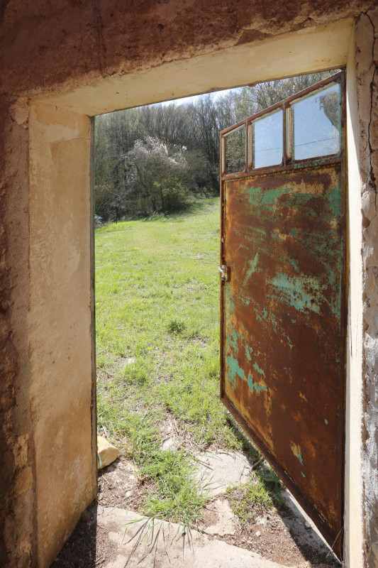 Barbarano Mossano (VI), ci troviamo nella zona di Mossano, Via Monti, dalla strada pubblica si pe...