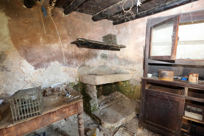 Barbarano Mossano (VI), ci troviamo nella zona di Mossano, Via Monti, dalla strada pubblica si pe...