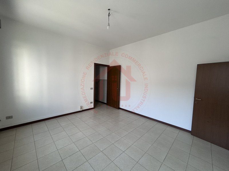 RIF: FR322 PADOVA - PONTE DI BRENTA Proponiamo in locazione ufficio di 70 mq disposto su due live...