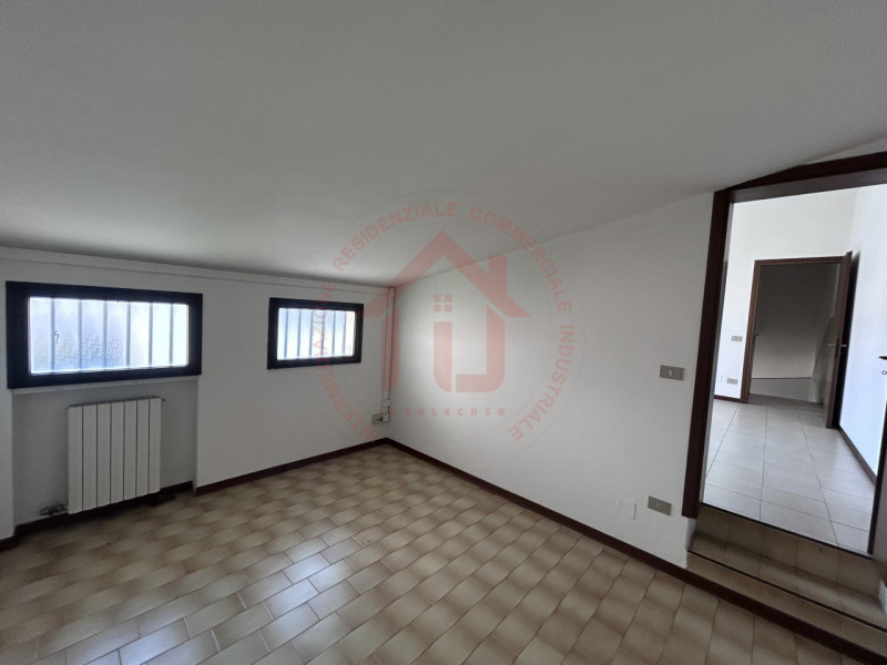 RIF: FR322 PADOVA - PONTE DI BRENTA Proponiamo in locazione ufficio di 70 mq disposto su due live...