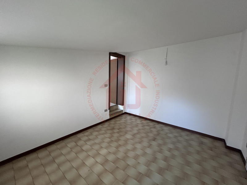 RIF: FR322 PADOVA - PONTE DI BRENTA Proponiamo in locazione ufficio di 70 mq disposto su due live...