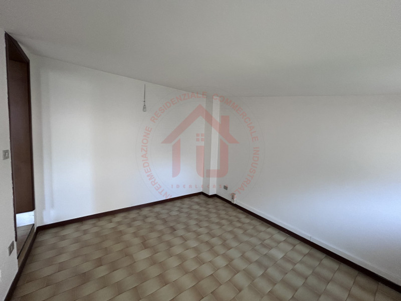 RIF: FR322 PADOVA - PONTE DI BRENTA Proponiamo in locazione ufficio di 70 mq disposto su due live...