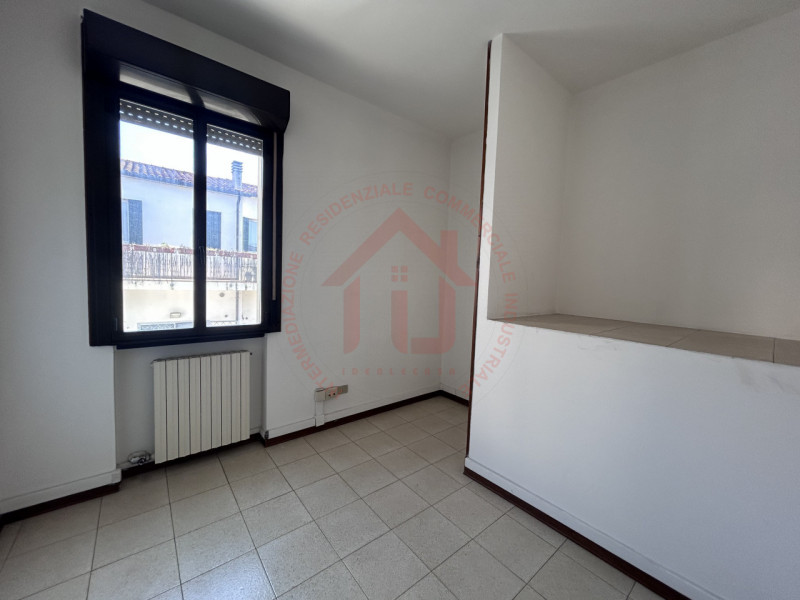 RIF: FR322 PADOVA - PONTE DI BRENTA Proponiamo in locazione ufficio di 70 mq disposto su due live...