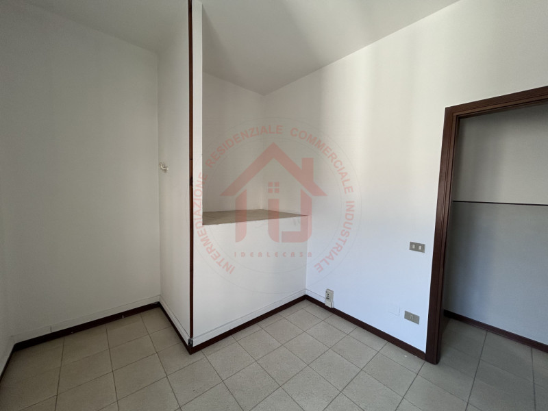 RIF: FR322 PADOVA - PONTE DI BRENTA Proponiamo in locazione ufficio di 70 mq disposto su due live...