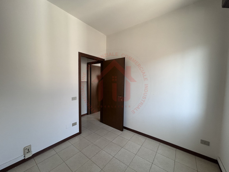 RIF: FR322 PADOVA - PONTE DI BRENTA Proponiamo in locazione ufficio di 70 mq disposto su due live...