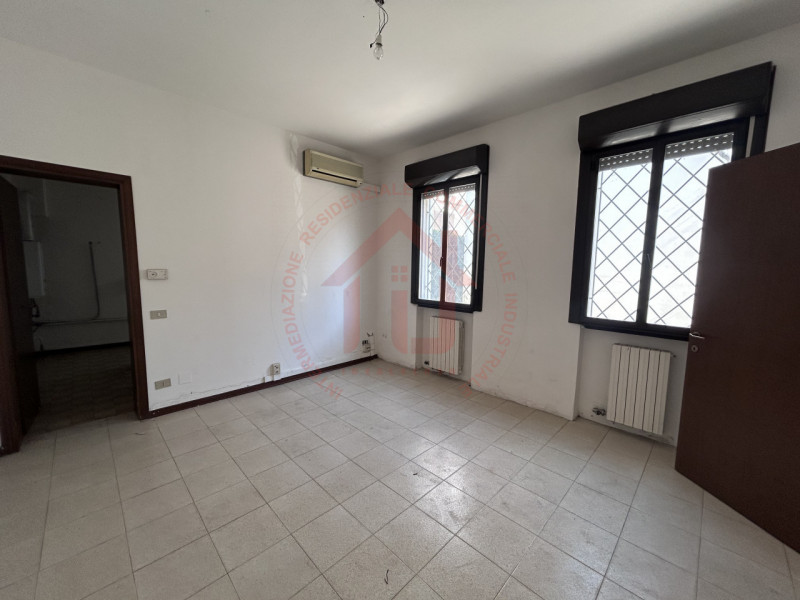 RIF: FR322 PADOVA - PONTE DI BRENTA Proponiamo in locazione ufficio di 70 mq disposto su due live...