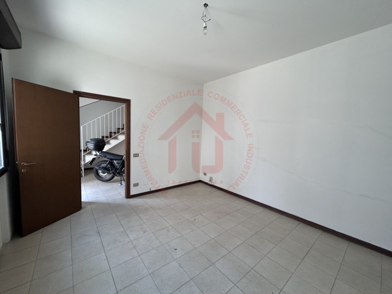 RIF: FR322 PADOVA - PONTE DI BRENTA Proponiamo in locazione ufficio di 70 mq disposto su due live...