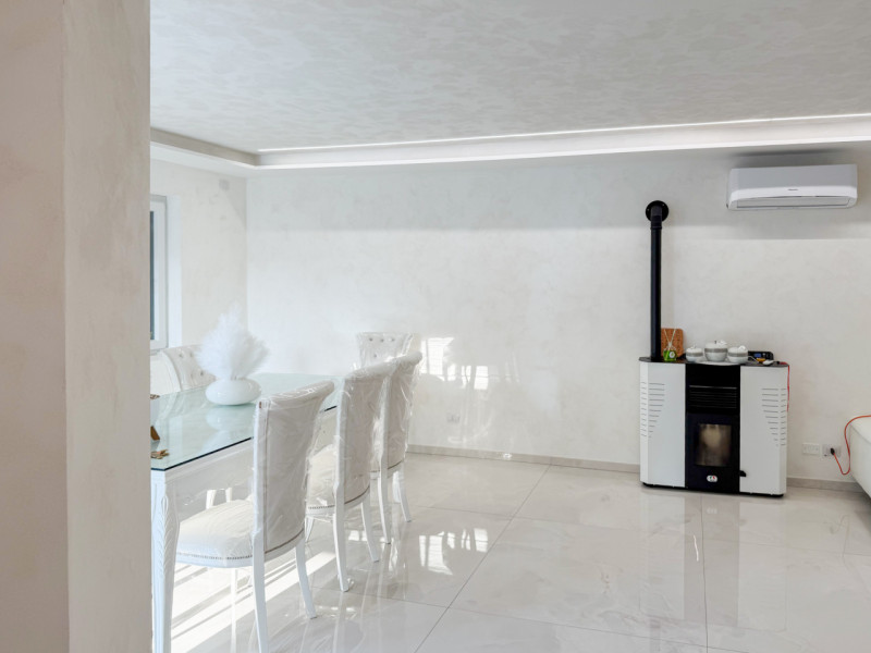 (Per INFO Vittorio 3517343301) Proponiamo in vendita una splendida porzione di bifamiliare situat...