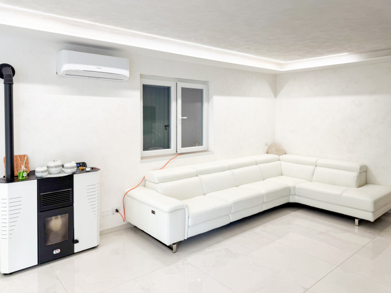 (Per INFO Vittorio 3517343301) Proponiamo in vendita una splendida porzione di bifamiliare situat...