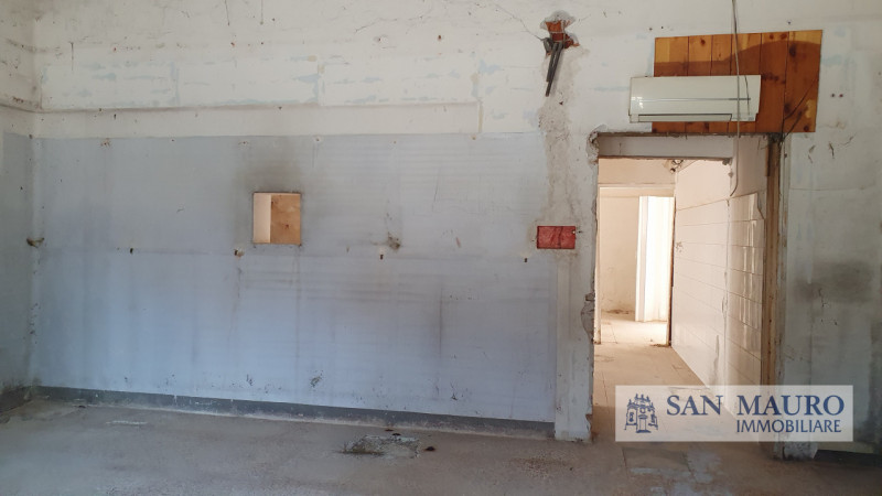 VICENZA Loc. CAMPEDELLO: A pochi minuti dalla città e all'ingresso della tangenziale sud proponia...