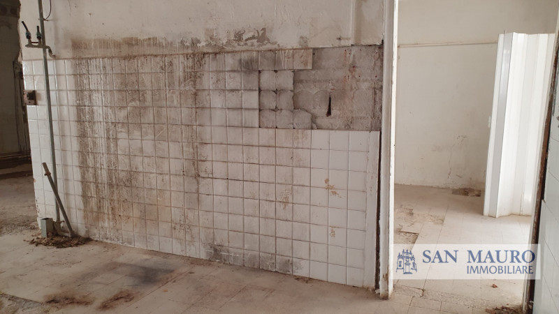 VICENZA Loc. CAMPEDELLO: A pochi minuti dalla città e all'ingresso della tangenziale sud proponia...