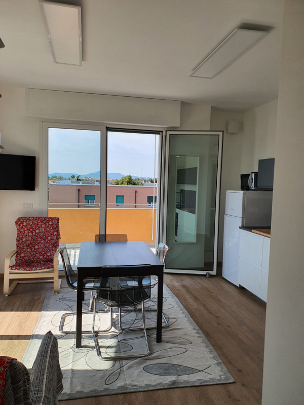 Proponiamo in affitto STANZA in un elegante appartamento situato nel comune di Padova, ideale per...