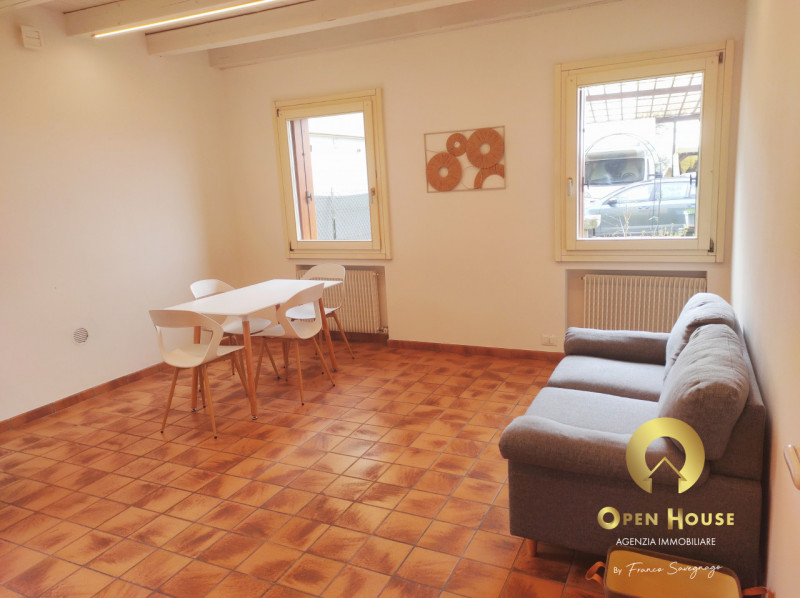 OPEN HOUSE by Franco Savegnago propone in locazione appartamento completamente arredato in piccol...