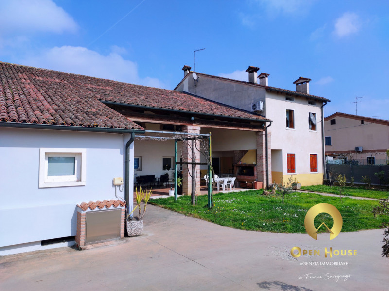 OPEN HOUSE by Franco Savegnago propone in locazione appartamento completamente arredato in piccol...