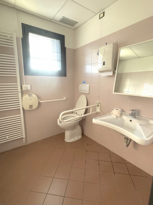 ZONA INDUSTRIALE DI CONSELVE - BAGNOLI DI SOPRA.

Prestigioso Ufficio di complessivi 170 mq. circ...