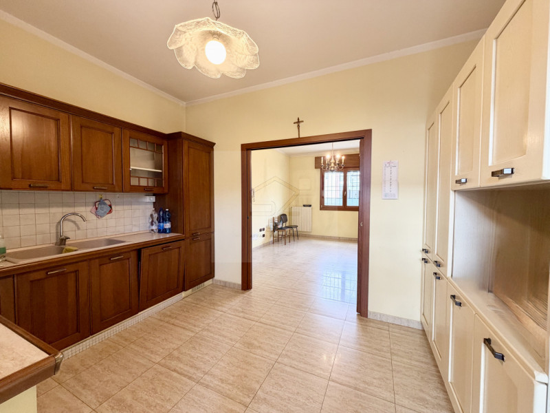 PADOVA - PONTE 4 MARTIRI

PORZIONE DI TRIFAMILIARE DI TESTA COMPLETAMENTE RISTRUTTURATA NEL 2008 ...