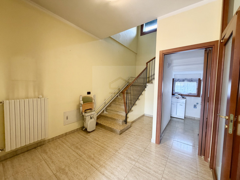 PADOVA - PONTE 4 MARTIRI

PORZIONE DI TRIFAMILIARE DI TESTA COMPLETAMENTE RISTRUTTURATA NEL 2008 ...