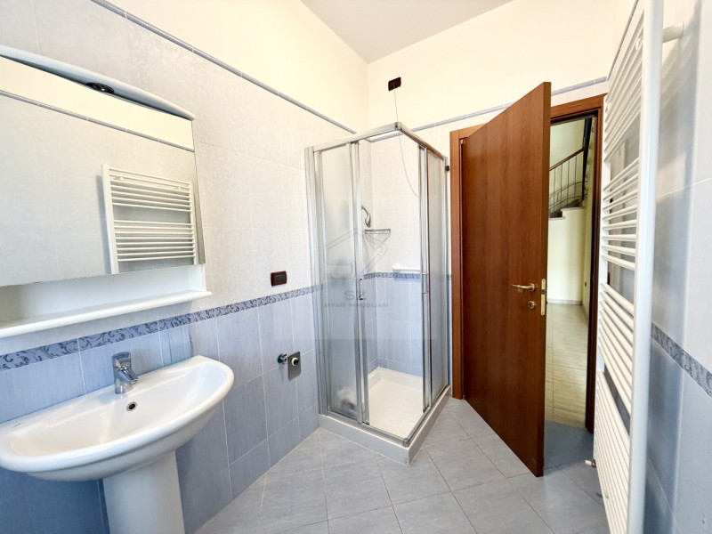 PADOVA - PONTE 4 MARTIRI

PORZIONE DI TRIFAMILIARE DI TESTA COMPLETAMENTE RISTRUTTURATA NEL 2008 ...