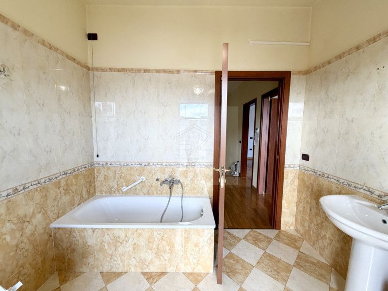 PADOVA - PONTE 4 MARTIRI

PORZIONE DI TRIFAMILIARE DI TESTA COMPLETAMENTE RISTRUTTURATA NEL 2008 ...