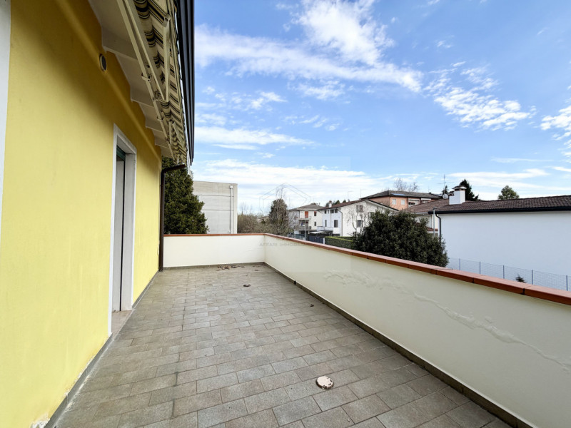 PADOVA - PONTE 4 MARTIRI

PORZIONE DI TRIFAMILIARE DI TESTA COMPLETAMENTE RISTRUTTURATA NEL 2008 ...