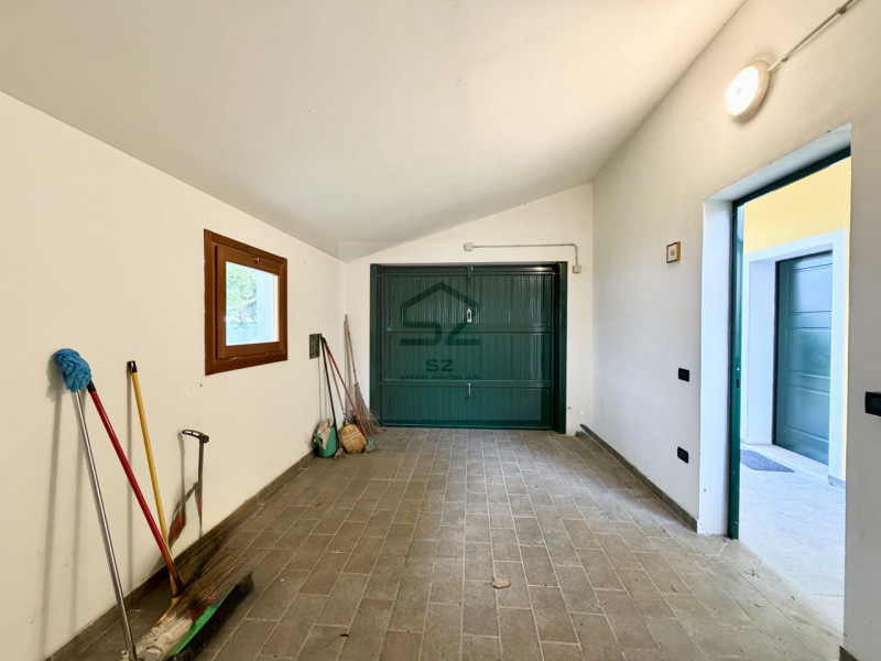 PADOVA - PONTE 4 MARTIRI

PORZIONE DI TRIFAMILIARE DI TESTA COMPLETAMENTE RISTRUTTURATA NEL 2008 ...