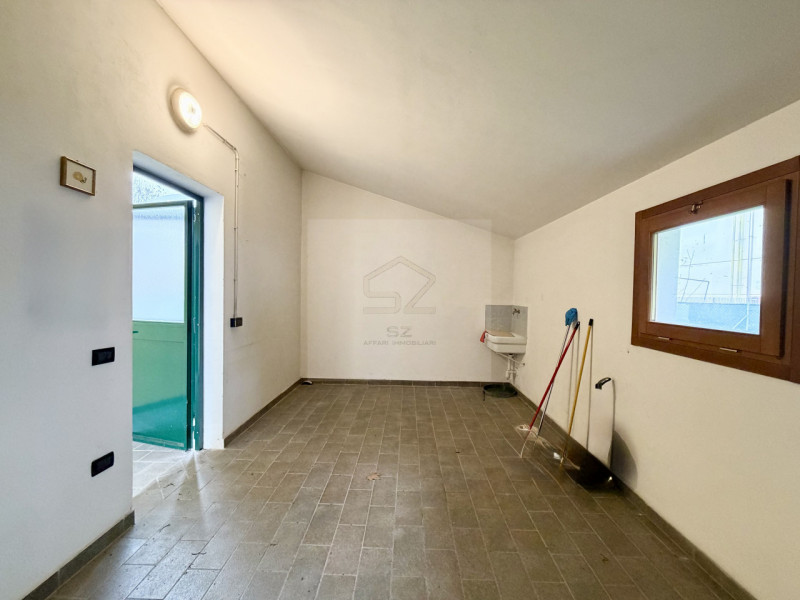 PADOVA - PONTE 4 MARTIRI

PORZIONE DI TRIFAMILIARE DI TESTA COMPLETAMENTE RISTRUTTURATA NEL 2008 ...