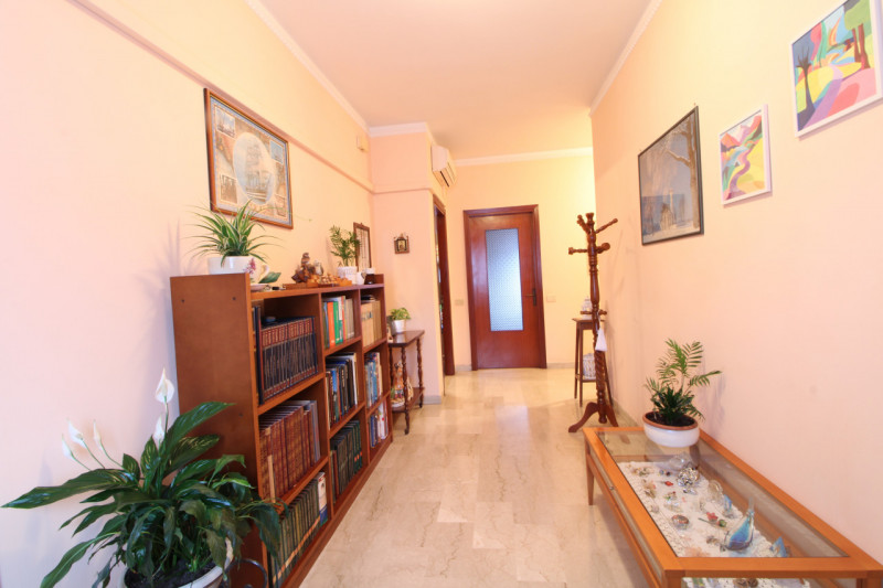 PONSO: proponiamo in esclusiva un ampio appartamento quadrilocale al primo piano di ben 127 mq si...