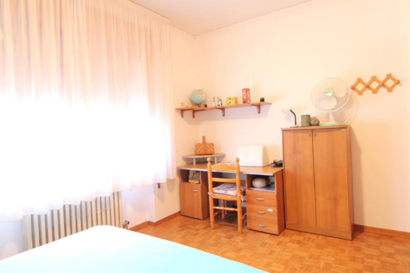 PONSO: proponiamo in esclusiva un ampio appartamento quadrilocale al primo piano di ben 127 mq si...