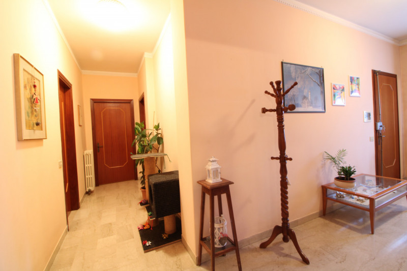 PONSO: proponiamo in esclusiva un ampio appartamento quadrilocale al primo piano di ben 127 mq si...