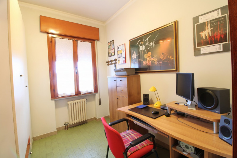 PONSO: proponiamo in esclusiva un ampio appartamento quadrilocale al primo piano di ben 127 mq si...