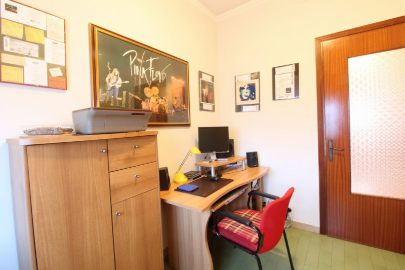 PONSO: proponiamo in esclusiva un ampio appartamento quadrilocale al primo piano di ben 127 mq si...